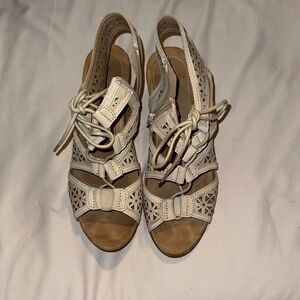 Earth Orgins Women's Cream Sandals